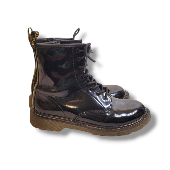 Dr. Martens Black Patent Leather Combat Boots Womens Size 7 Goth Emo Scene 1460Y - Picture 1 of 8